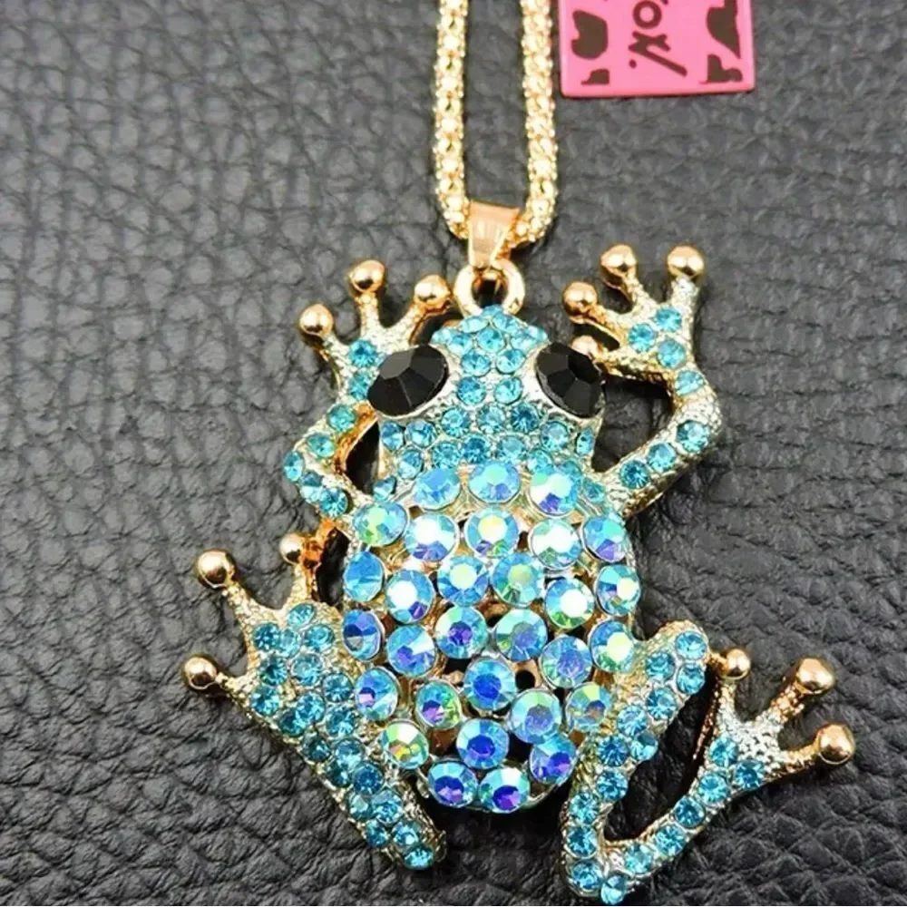 🐸 Betsey Johnson sparkling aqua crystal froggy pendant necklace 🐸
